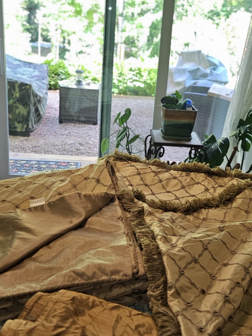 Couture Home Queen Spread With 2 Euro Shams and Skirt